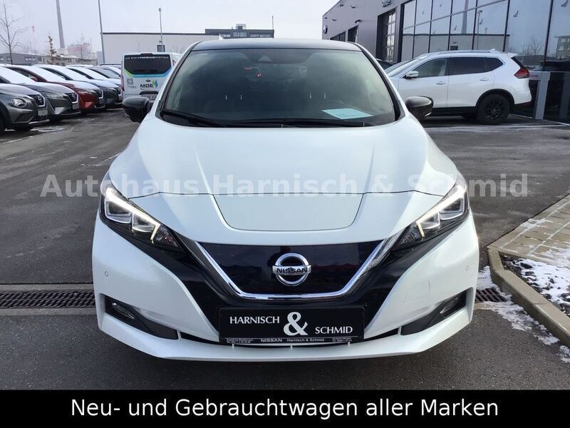 Gebraucht Nissan Leaf Tekna 110 kW (150 PS) 2018 Pearl white pearleffekt/dach black met Kleinwagen