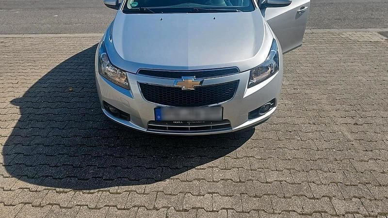 Grau Gebraucht 2013 Chevrolet Cruze Limousine | 6.400 € (Fairer Preis) - Bild 1/4