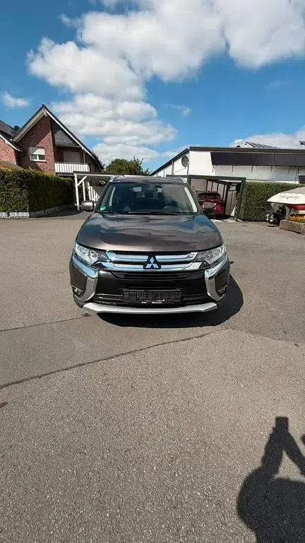 Gebraucht Mitsubishi Outlander Plus 150 PS (110 kW) 2017 Grau SUV