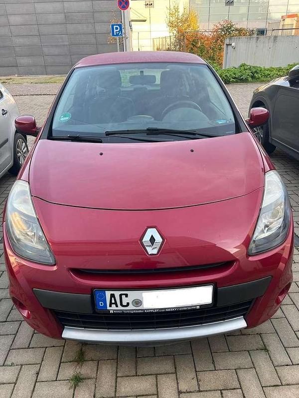 Gebraucht 2019 Renault Clio IV Dynamique Limousine | 2.250 € - Bild 1/4