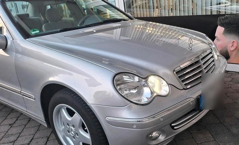 Silber Gebraucht 2004 Mercedes C180 Limousine | 5.900 € (Teuer) - Bild 1/4