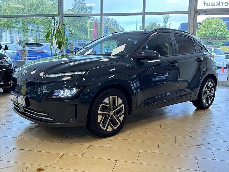 Blau Gebraucht 2022 Hyundai Kona Trend SUV | 19.850 € (Guter Preis) - Bild 1/4