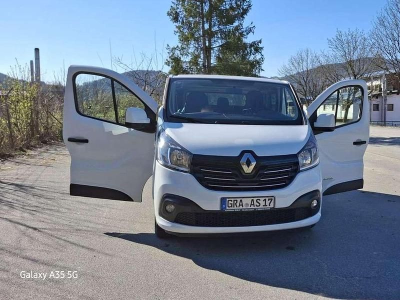 Gebraucht Renault Trafic Authentique 125 PS (91 kW) 2015 Weiß Van / Kleinbus