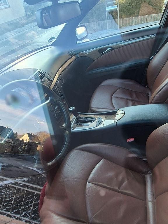 Schwarz Gebraucht 2008 Mercedes E280 Avantgarde Limousine | 4.000 € (Superpreis) - Bild 1/4