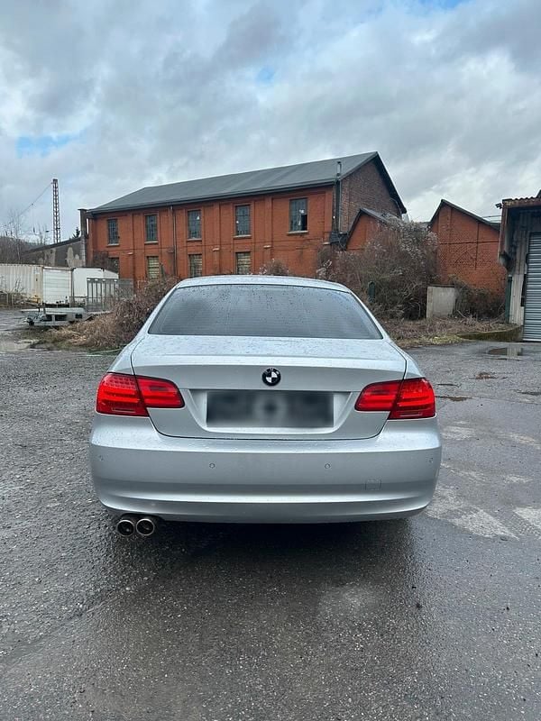 Gebraucht BMW 320 M Sport 184 PS (135 kW) 2011 Silber Coupé