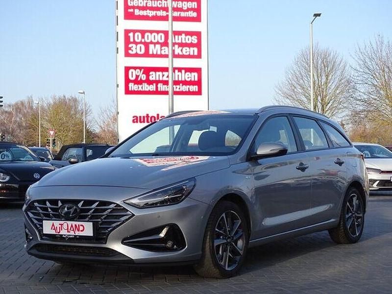 Gebraucht Hyundai i30 120 PS (88 kW) 2022 Silber Kombi