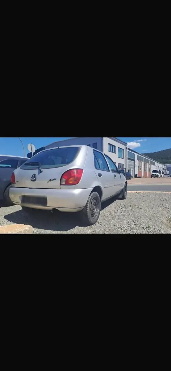 Gebraucht Ford Fiesta 75 PS (55 kW) 1999 Silber Kleinwagen