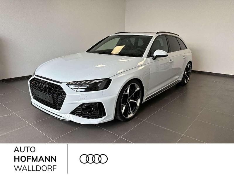 Gletscherweiß metallic Gebraucht 2024 Audi RS4 Ambiente Kombi | 95.890 € - Bild 1/4