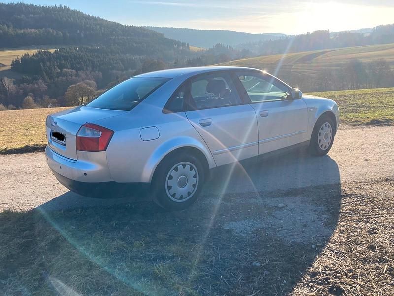 Gebraucht Audi A4 131 PS (96 kW) 2002 Silber Limousine