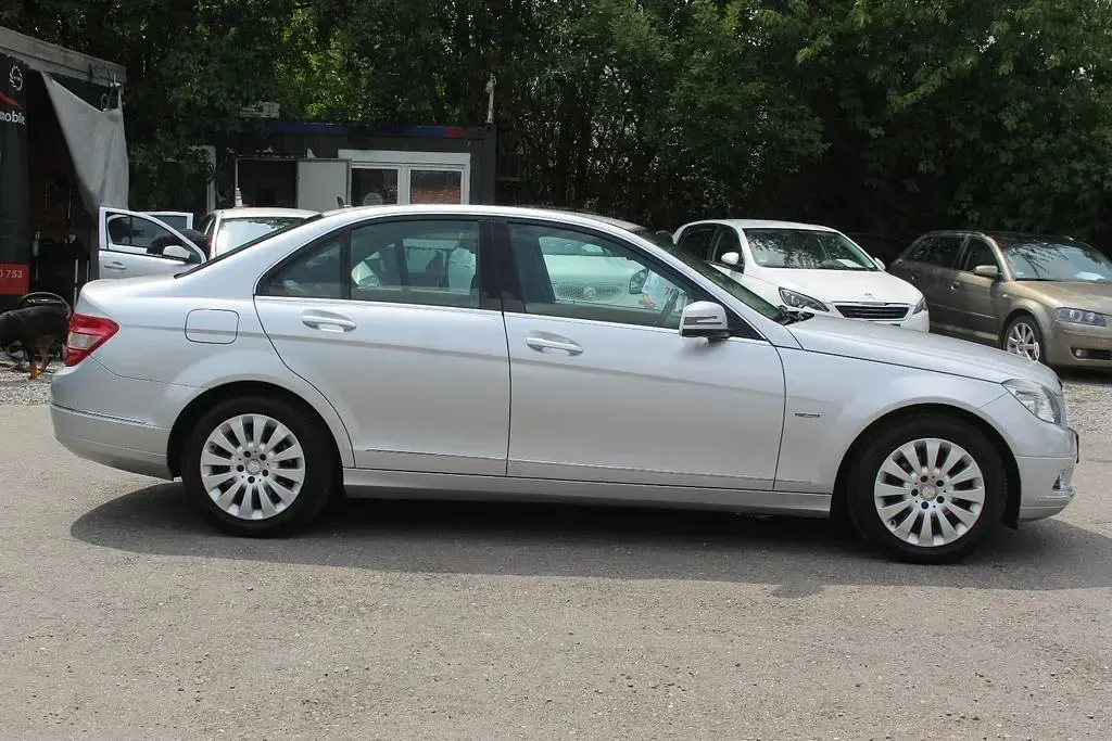 Gebraucht Mercedes C180 156 PS (114 kW) 2011 Silber Limousine