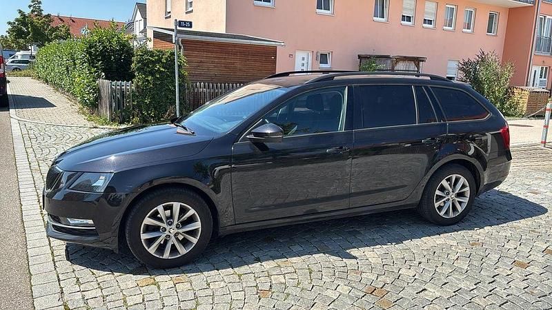 Schwarz Gebraucht 2019 Skoda Octavia Active Kombi | 11.300 € (Guter Preis) - Bild 1/4