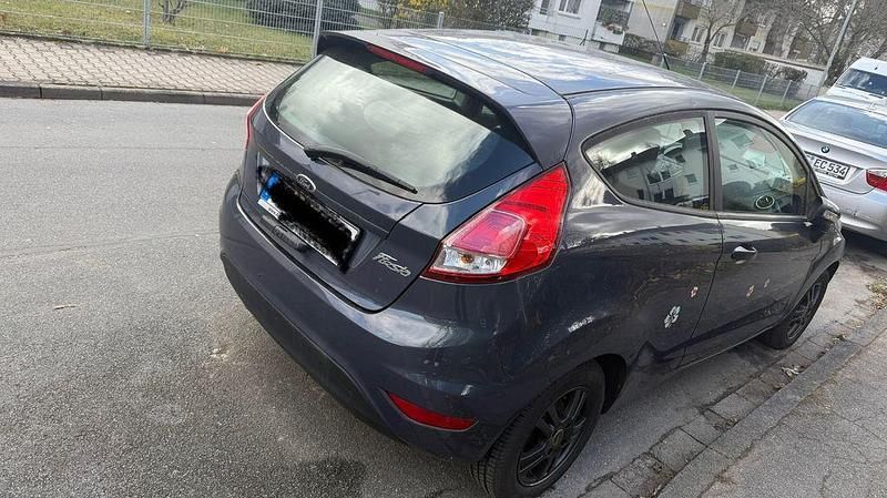Gebraucht Ford Fiesta Trend 82 PS (60 kW) 2014 Grau Kleinwagen