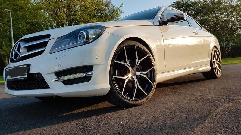 Weiß Gebraucht 2014 Mercedes C180 AMG line Coupé | 15.500 € (Superpreis) - Bild 1/4