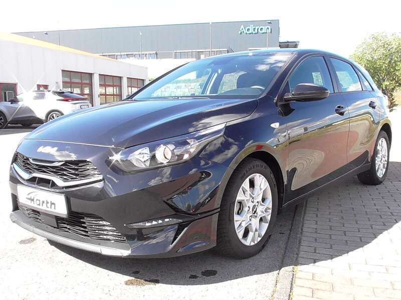 (1k) zilinaschwarz met. Gebraucht 2023 Kia Ceed Edition 7 Limousine | 17.990 € (Guter Preis) - Bild 1/4