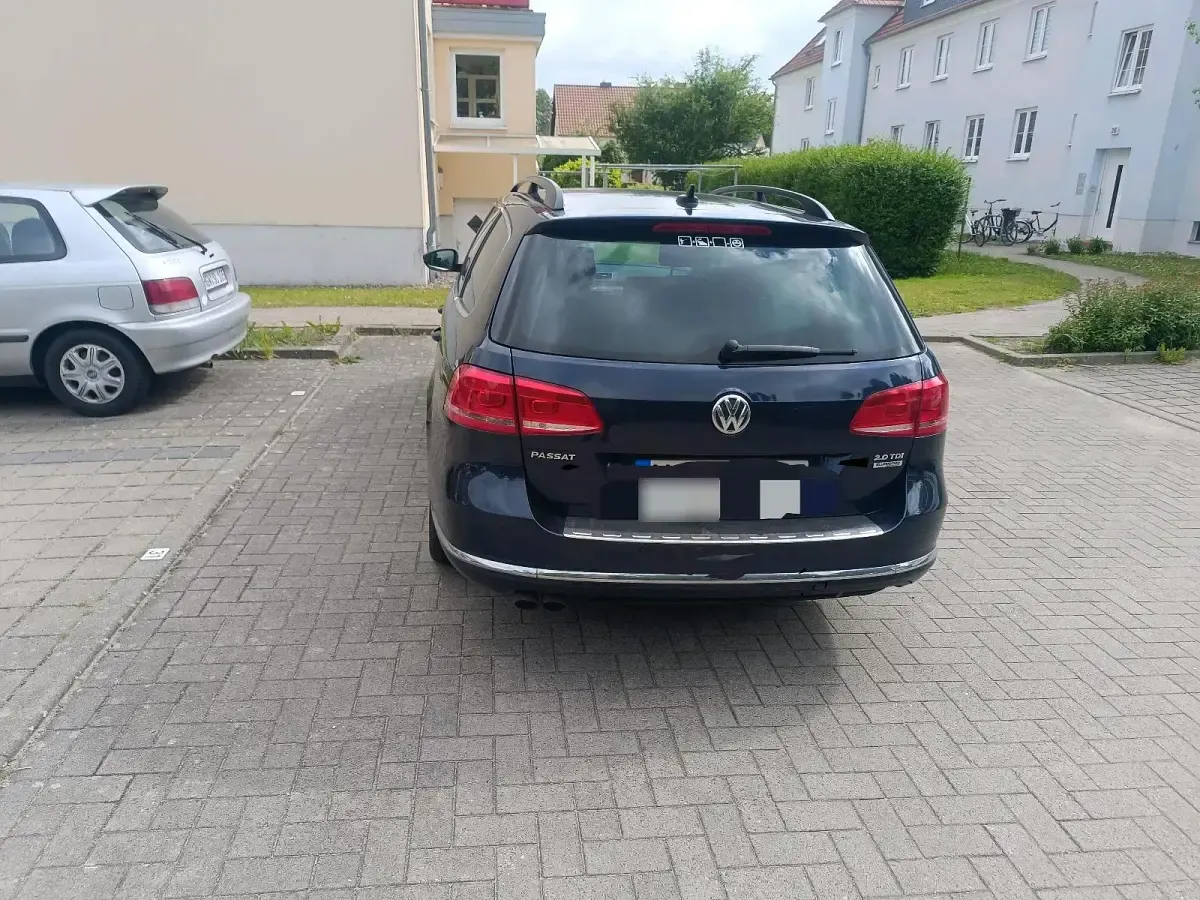 Gebraucht VW Passat 140 PS (102 kW) 2011 Blau Kombi