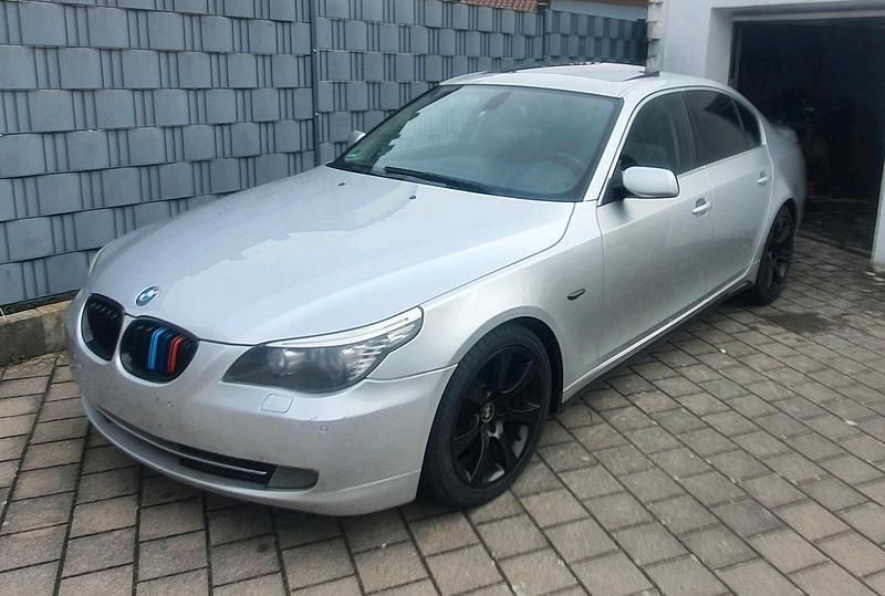 Silber Gebraucht 2008 BMW 530 Limousine | 3.700 € (Superpreis) - Bild 1/4