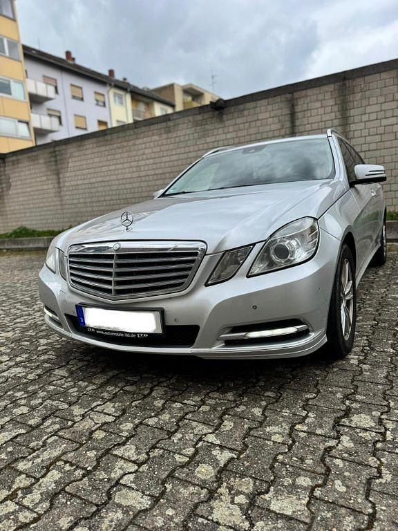 Gebraucht Mercedes E220 Elegance 170 PS (125 kW) 2012 Silber Limousine