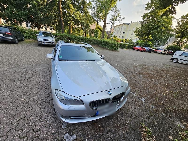 Silber Gebraucht 2012 BMW 525 Kombi | 12.450 € - Bild 1/4