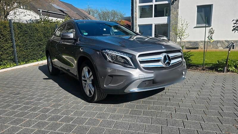 Usata Mercedes GLA200 135 CV (99 kW) 2015 Grigio SUV