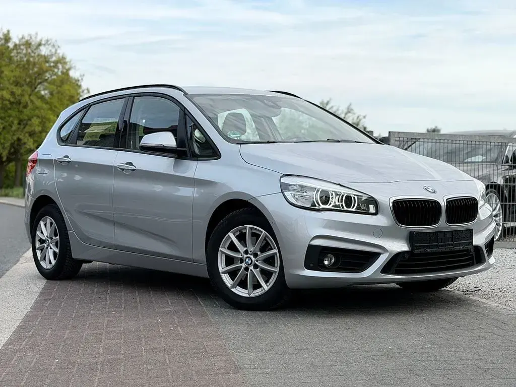Gebraucht BMW 218 Active Tourer Basis 150 PS (110 kW) 2015 Silber Van / Kleinbus