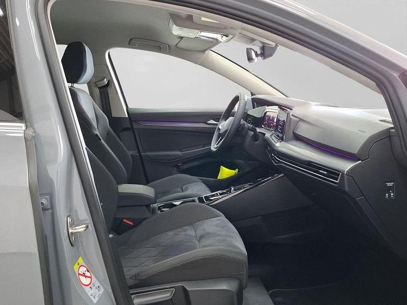 Gebraucht VW Golf VIII Style 131 PS (96 kW) 2024 Grau Limousine