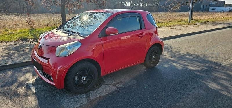 Gebraucht Toyota iQ 98 PS (72 kW) 2010 Rot Kleinwagen