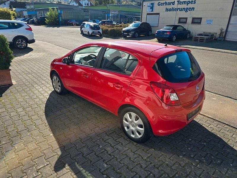 Gebraucht Opel Corsa Edition 69 PS (50 kW) 2013 Rot Limousine