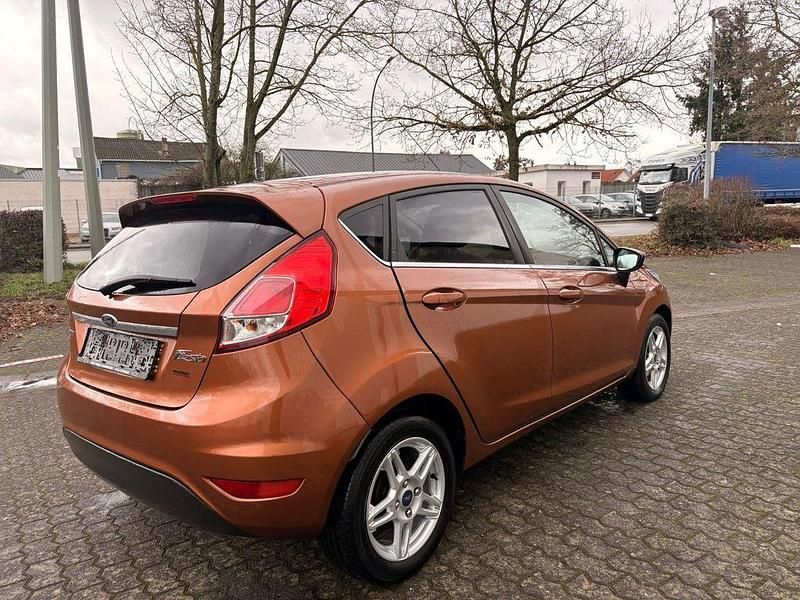 Gebraucht Ford Fiesta Titanium 101 PS (74 kW) 2013 Orange Kleinwagen