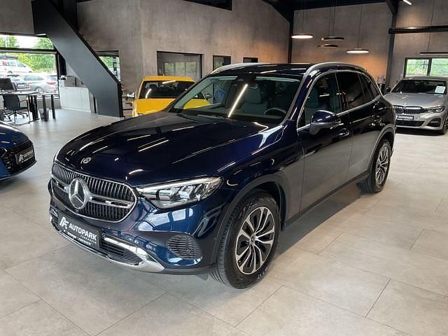 Blau Gebraucht 2022 Mercedes GLC200 Avantgarde SUV | 42.980 € (Guter Preis) - Bild 1/4