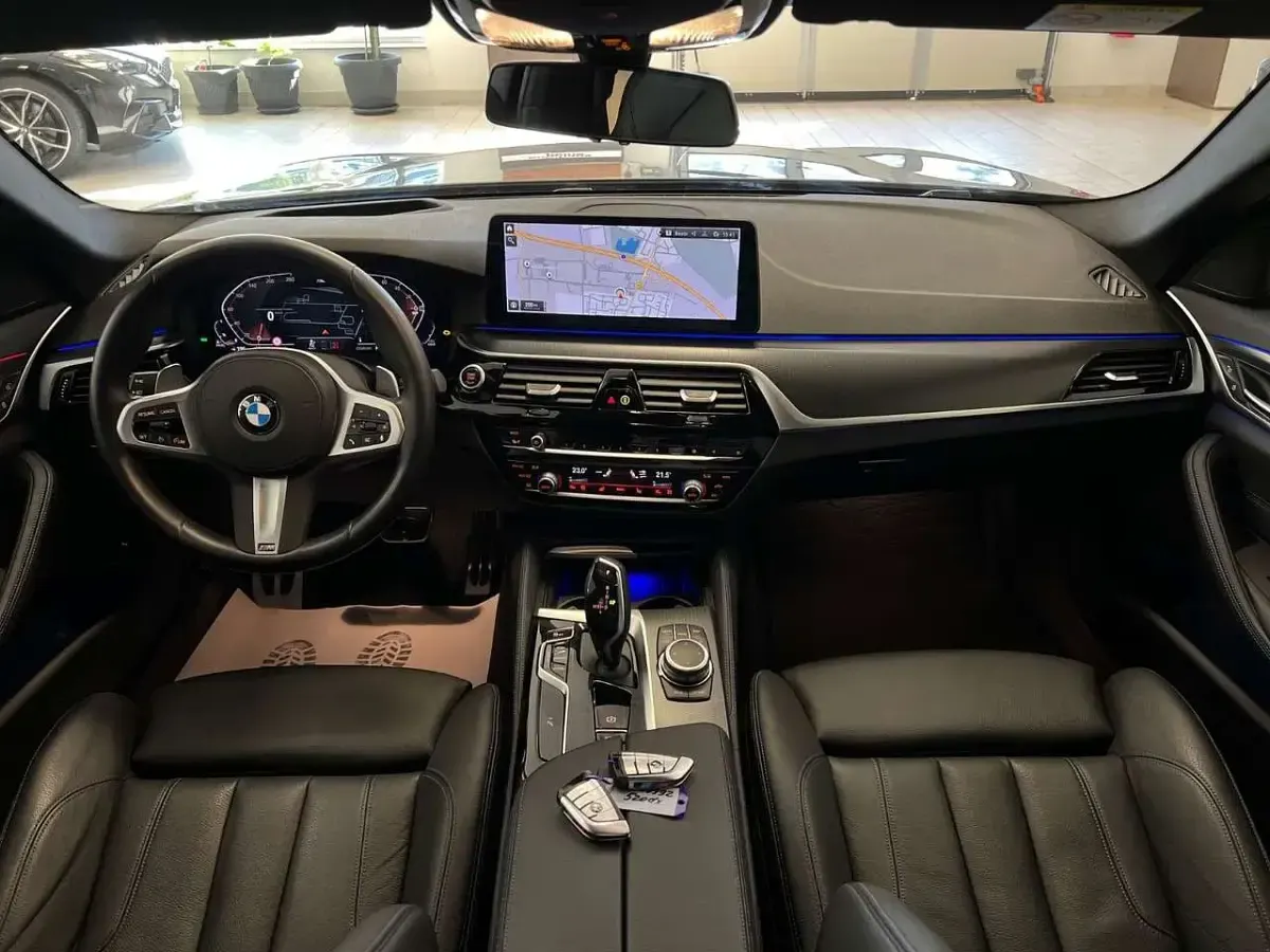 Gebraucht BMW 520 M Sport 190 PS (139 kW) 2022 Bluestone metallic Kombi