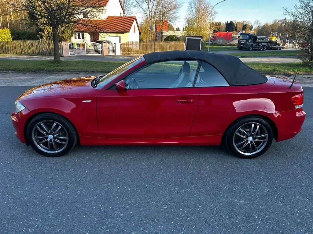 Gebraucht BMW 120 Cabriolet Sport Line 170 PS (125 kW) 2008 Rot Cabrio