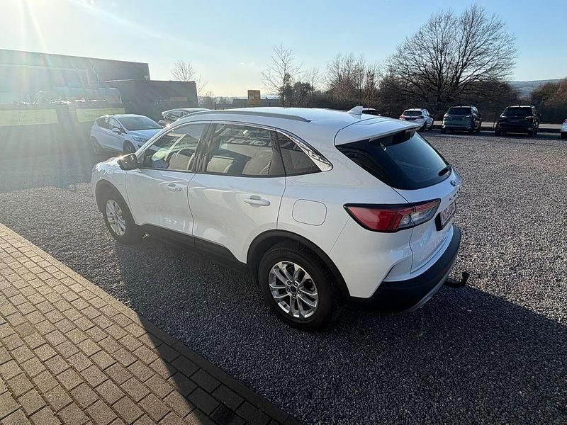 Gebraucht Ford Kuga Titanium 224 PS (164 kW) 2022 Weiß SUV