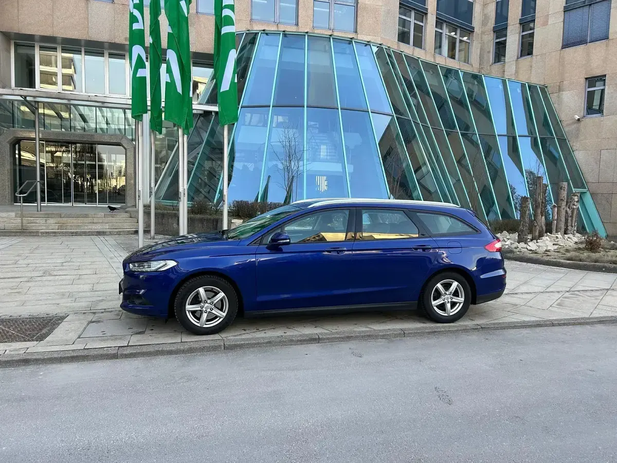 Gebraucht Ford Mondeo Business Edition 150 PS (110 kW) 2017 Blau Kombi