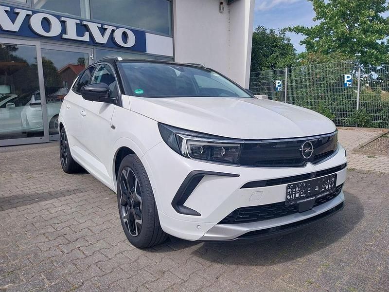 Weiß Gebraucht 2022 Opel Grandland X SUV | 26.900 € (Etwas zu teuer) - Bild 1/4