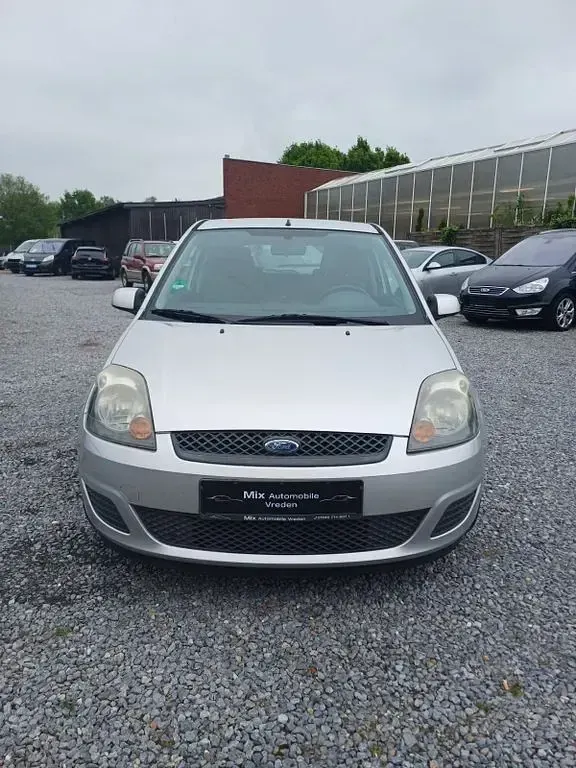 Gebraucht Ford Fiesta Style 80 PS (58 kW) 2008 Silber Kleinwagen