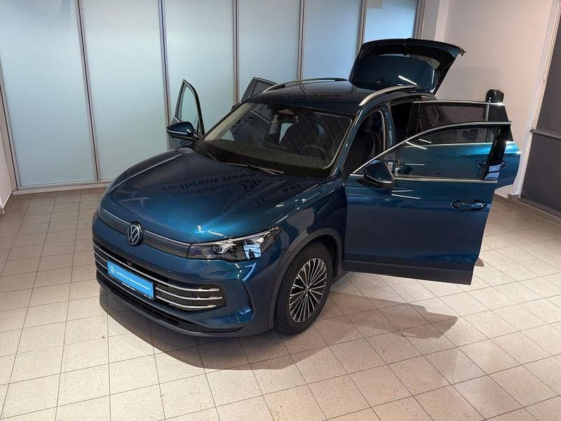Gebraucht VW Tiguan Elegance 150 PS (110 kW) 2024 Blau SUV