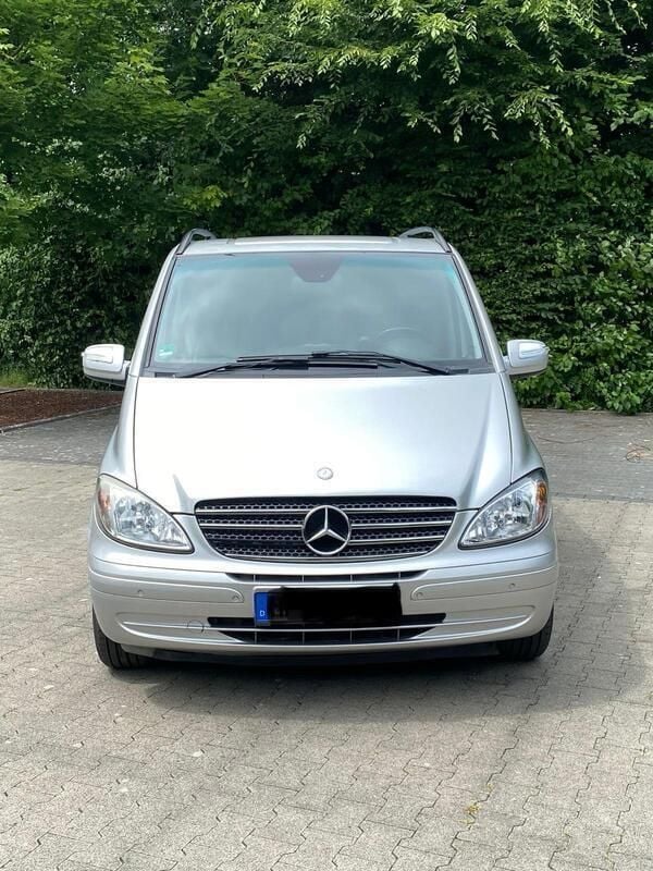 Silber Gebraucht 2009 Mercedes Viano Van / Kleinbus | 13.950 € (Fairer Preis) - Bild 1/4