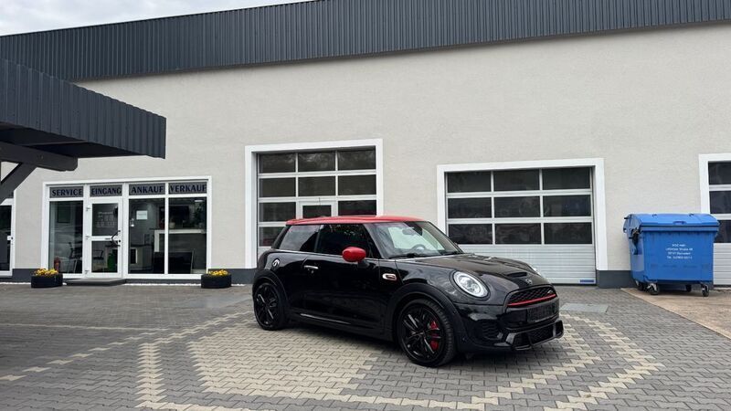 Midnight black metallic Gebraucht 2020 Mini John Cooper Works Kleinwagen | 25.990 € (Fairer Preis) - Bild 1/4