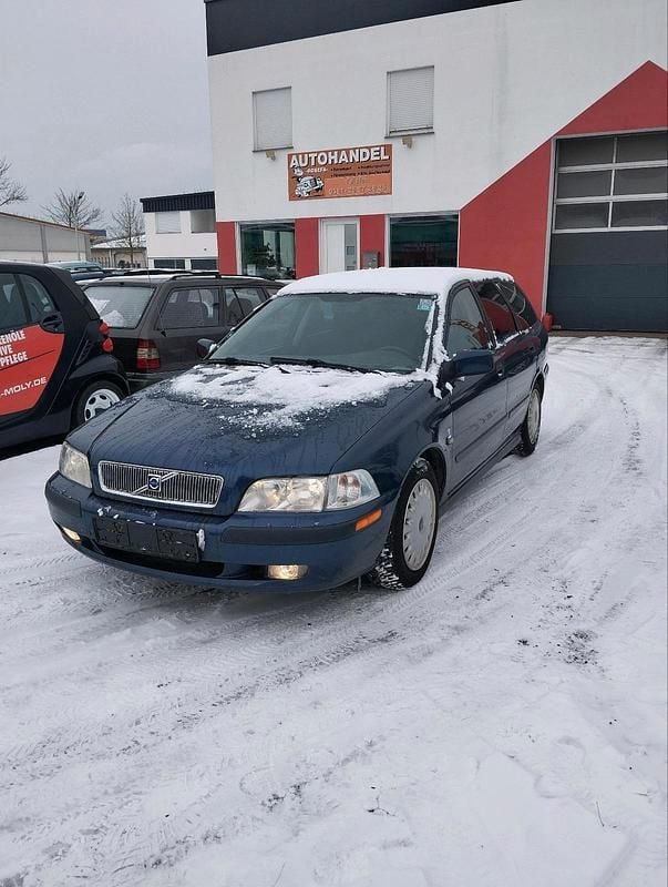 Gebraucht Volvo V40 122 PS (89 kW) 2000 Blau Kombi