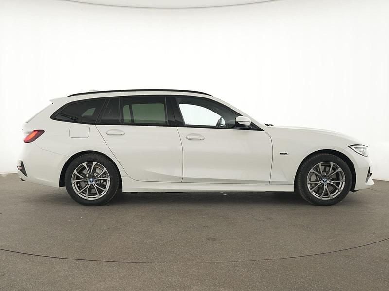 Gebraucht BMW 330e Sport Line 252 PS (185 kW) 2022 Weiß Limousine