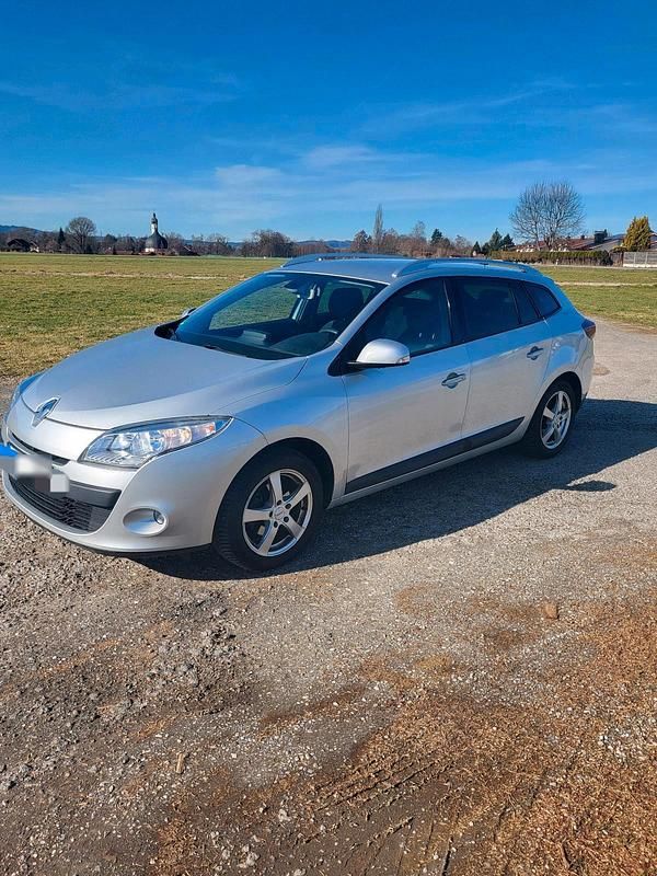 Gebraucht Renault Mégane GrandTour 130 PS (95 kW) 2011 Silber Kombi