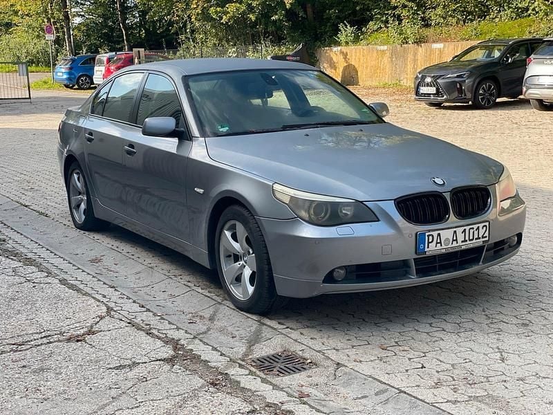 Silber Gebraucht 2004 BMW 525 Limousine | 2.200 € (Superpreis) - Bild 1/4