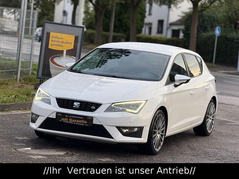 Weiß Gebraucht 2015 Seat Leon FR Limousine | 7.999 € (Guter Preis) - Bild 1/4
