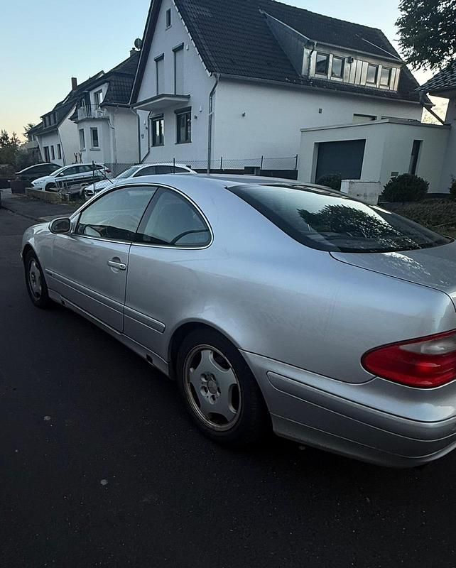 Silber Gebraucht 2000 Mercedes CLK200 Coupé | 2.000 € (Superpreis) - Bild 1/4