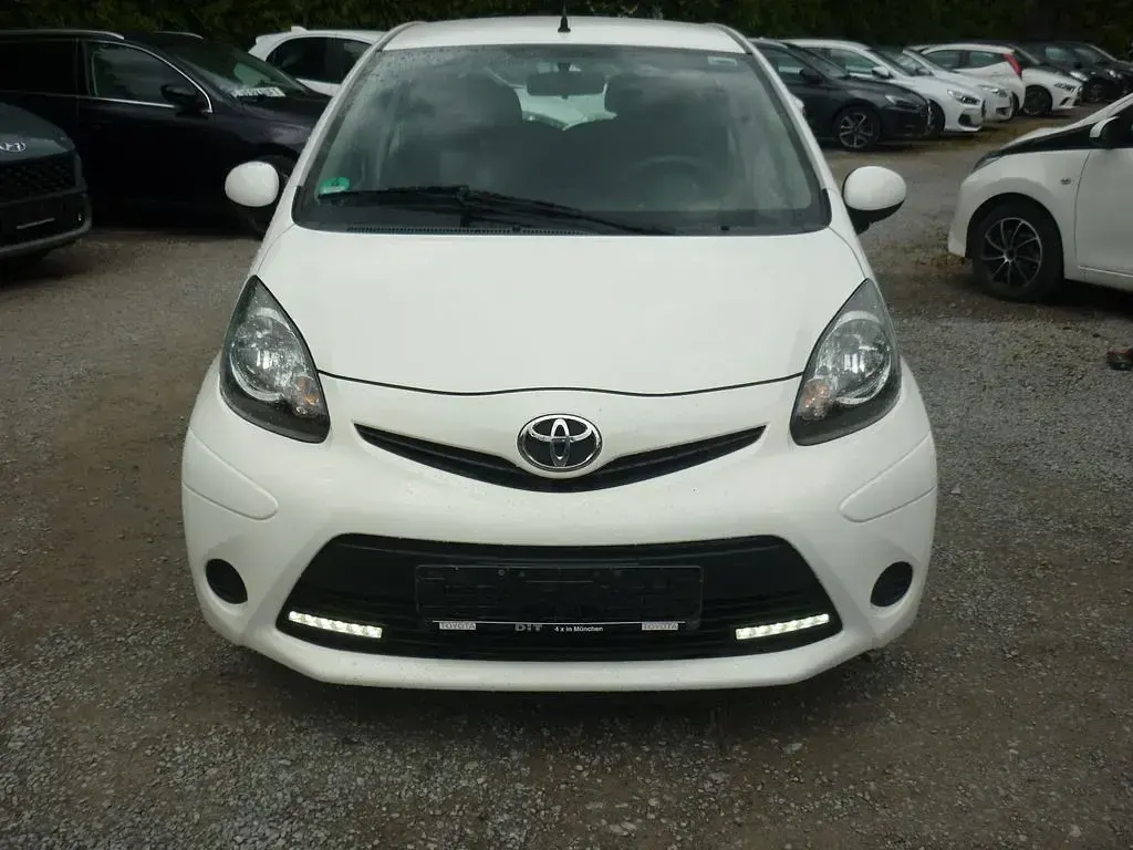 Gebraucht Toyota Aygo Cool 68 PS (50 kW) 2014 Weiß Kleinwagen