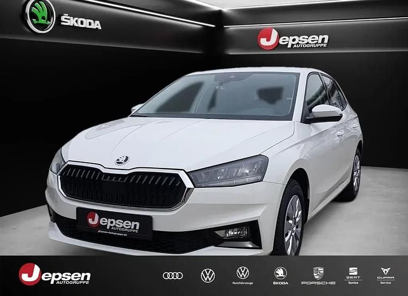Weiß Gebraucht 2024 Skoda Fabia Essence Limousine | 15.970 € (Guter Preis) - Bild 1/4