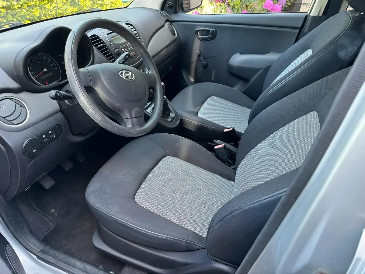 Gebraucht Hyundai i10 67 PS (49 kW) 2010 Grau Kleinwagen