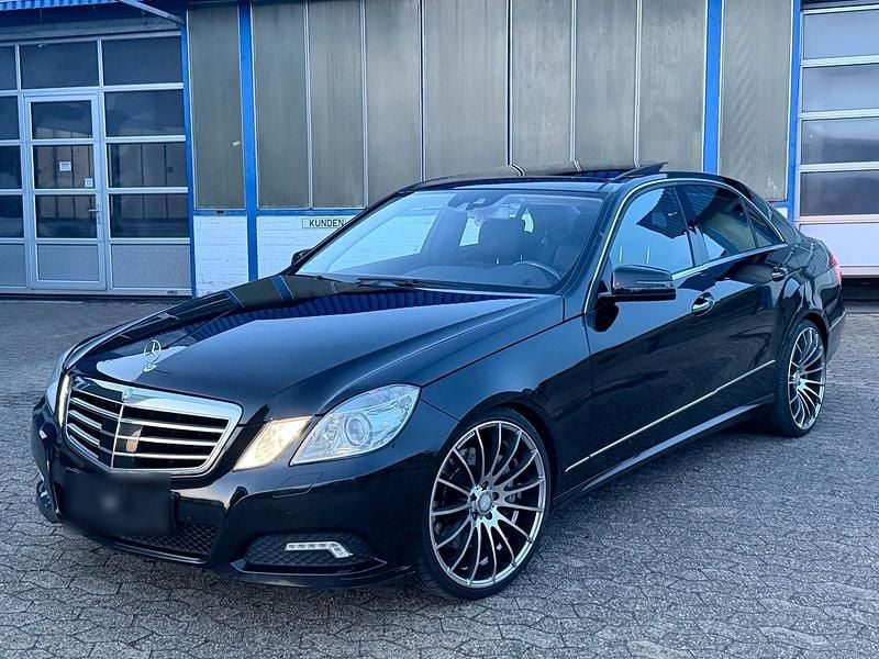 Gebraucht Mercedes E500 387 PS (284 kW) 2010 Schwarz Limousine