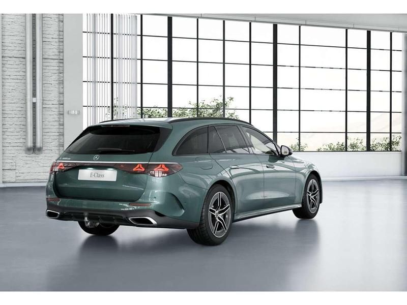 Gebraucht Mercedes E300 AMG 197 PS (144 kW) 2024 Grün / verdesilber (metallic) Kombi
