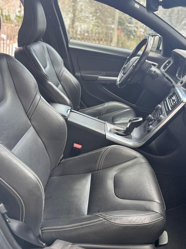 Gebraucht Volvo V60 R-Design 150 PS (110 kW) 2018 Weiß Kombi